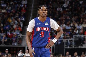 遮天蔽日！克雷伊奇篮下强攻，奥萨尔高高跃起送出致命钉板大帽。