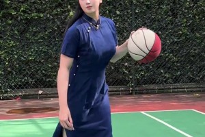 这身材！野球场肘姐穿上旗袍打球，那真是一种别样的美啊！